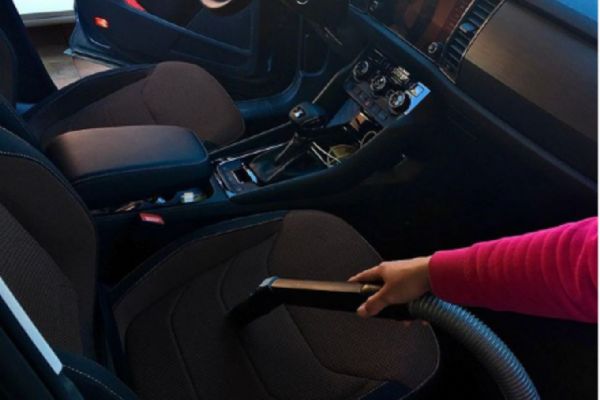 Čištění interierů automobilů